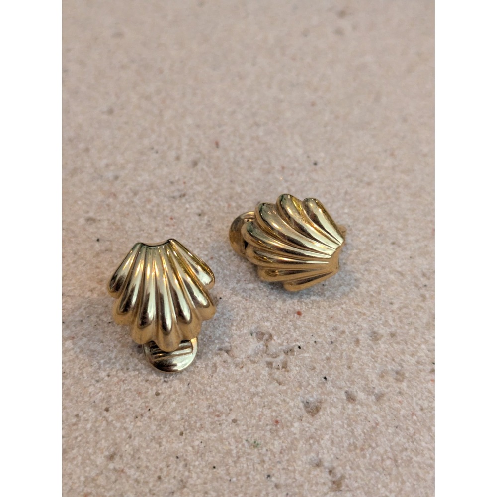 Vintage Monet Seashell Clip On Earrings In Glossy Gold Tone Small Dainty Coastal